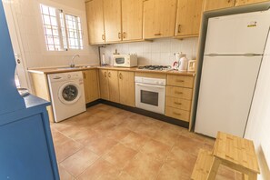 Frigorífic, microones, forn i placa de cuina 