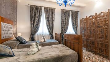 2 chambres, coffres-forts dans les chambres, fer et planche à repasser