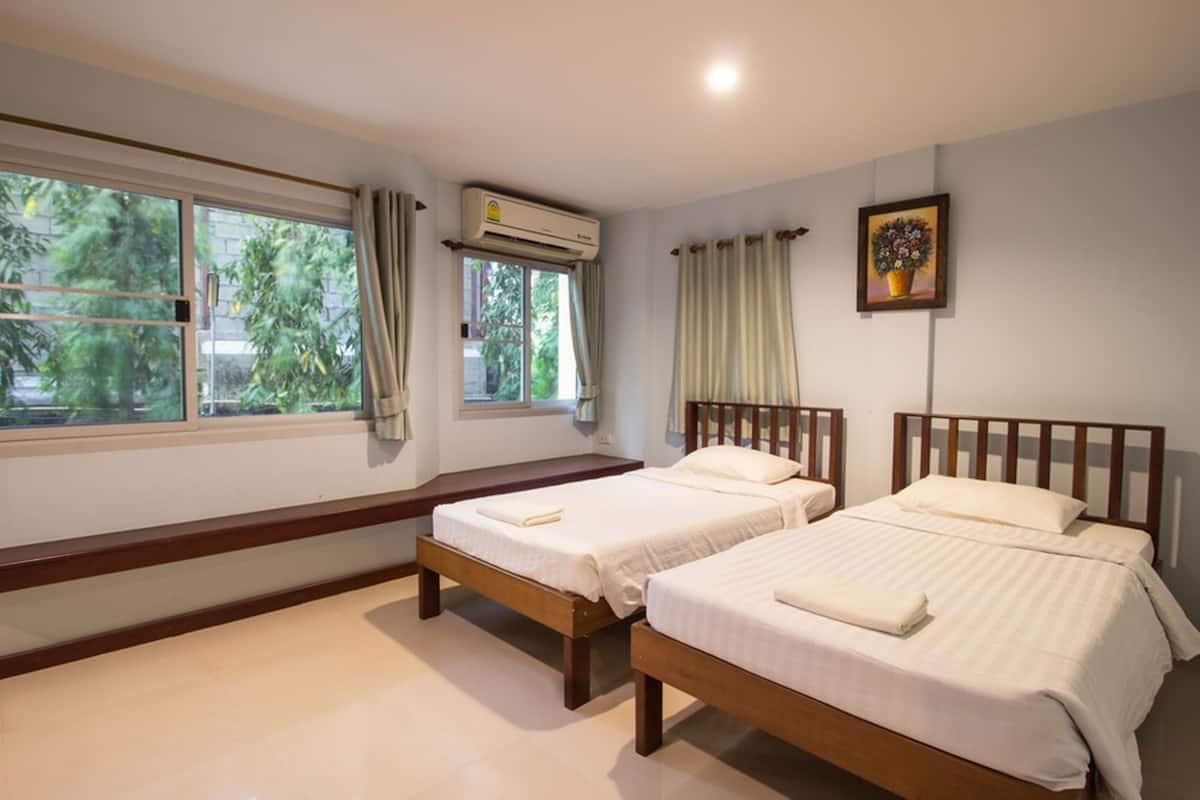 Chambre Standard avec lits jumeaux | Literie hypoallergénique, bureau, Wi-Fi gratuit, draps fournis
