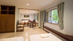 Family Room | Hypo-allergenic bedding available, desk, WiFi (free), bed sheets - Banmaikaew (Ratchaburi)