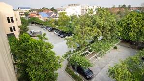 Free self parking - Banmaikaew (Ratchaburi)