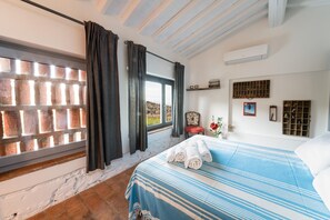 1 habitación, tabla de planchar con plancha, cuna de viaje y wifi 