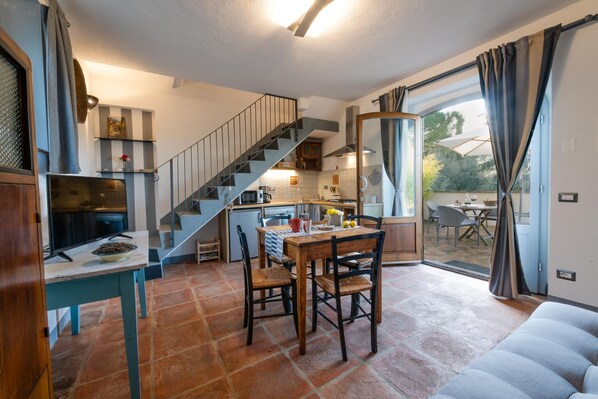 Dining - Apartment with swimming pool and panoramic terrace, 2 steps from Florence  (Villamagna)