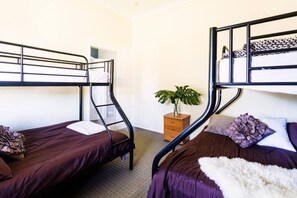 3 Schlafzimmer, Schreibtisch, Bügeleisen/Bügelbrett, WLAN