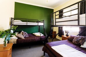 3 bedrooms, desk, iron/ironing board, WiFi