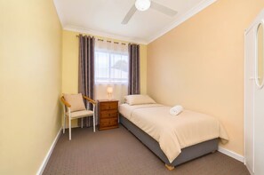 3 bedrooms, desk, iron/ironing board, WiFi