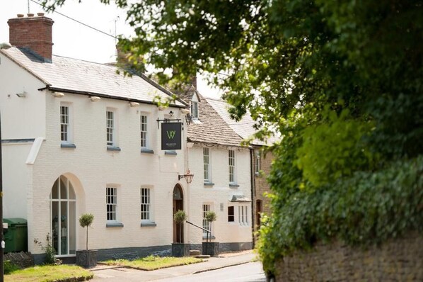 Front of property - The Wychwood Inn (Chipping Norton)