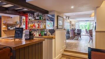 Lunch and dinner served