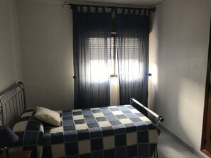 3 bedrooms, iron/ironing board, free WiFi, bed sheets - 2 bedroom apartment - 6 pax - Avenida Principal (Monte Gordo)