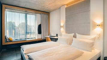 Quarto empresarial, 1 cama de casal | Roupas de cama premium, cofres nos quartos, individualmente decorados