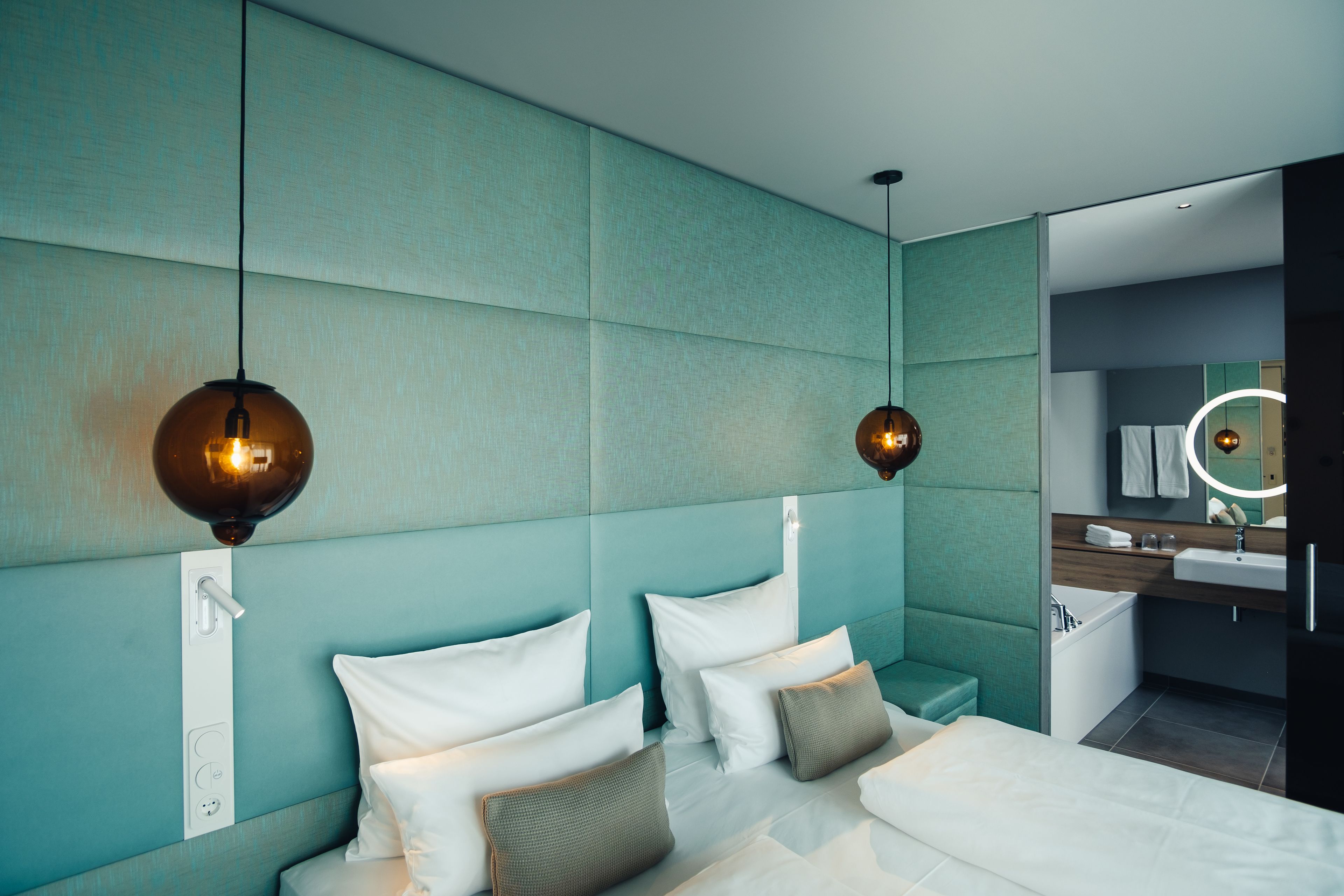 comfort room, 1 king bed, non smoking, terrace | premium bedding, in-room safe, individually decorated