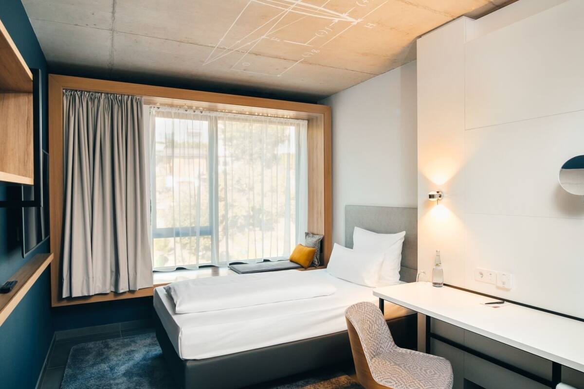 Standard Single Room | Premium bedding, in-room safe, desk, blackout drapes