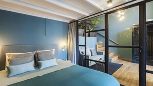 A bedroom with a large bed, a sliding glass door leading to a staircase, and a view of the outdoors. - Abbey Apartments City Center I Bolhão Market (Porto)