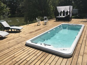 Piscina all'aperto, con ingresso dalle 09:00 alle 22:00, lettini