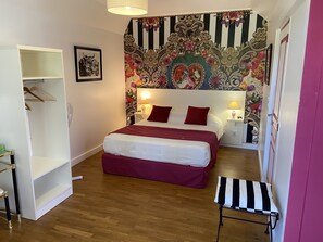 Chambre Double | Bureau, chambres insonorisées, fer et planche à repasser