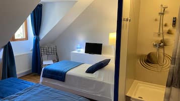 Bureau, chambres insonorisées, fer et planche à repasser