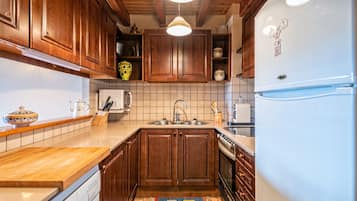 Microondas, horno, parrilla de estufa y lavavajillas