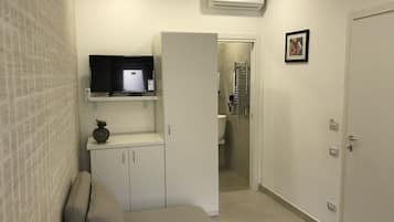 Doppia Standard | Area soggiorno | TV a schermo piatto