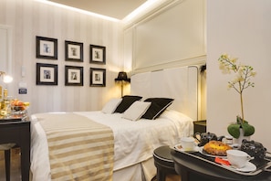 1 chambre, coffres-forts dans les chambres, fer et planche à repasser