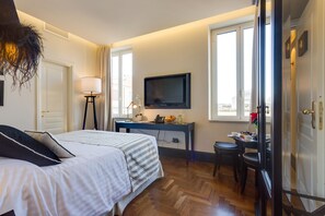 1 chambre, coffres-forts dans les chambres, fer et planche à repasser