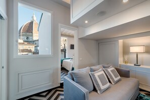 2 chambres, coffres-forts dans les chambres, bureau