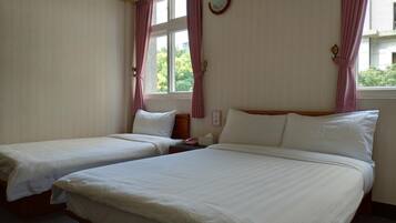 Escrivaninha, espaço de trabalho para notebook, cortinas blackout