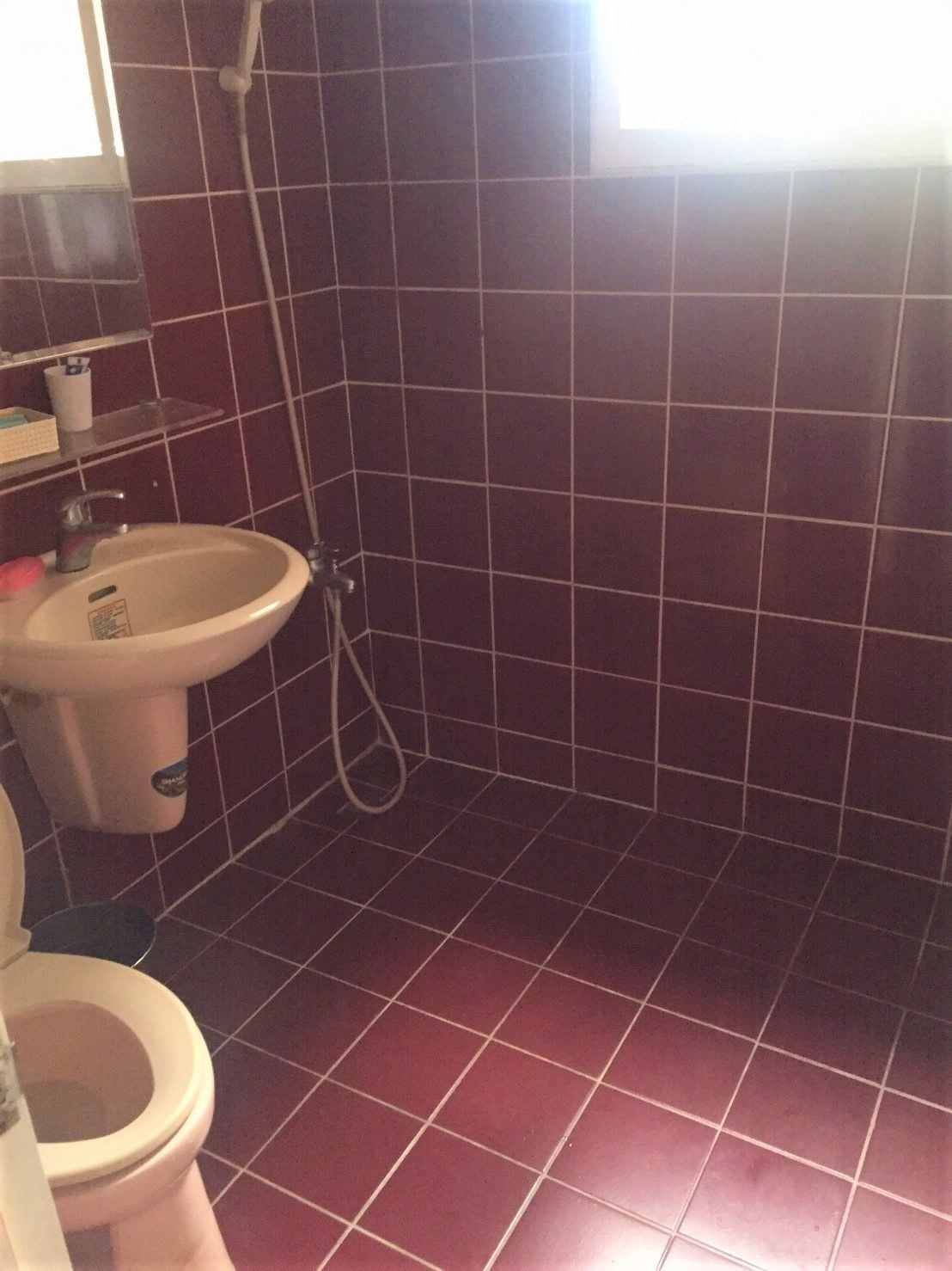 family triple room | bathroom | shower, free toiletries, hair dryer, slippers