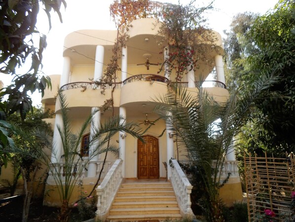 واجهة المنشأة