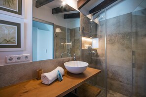 Shower, towels