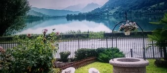 Villa Marilena: villa med direkt tillgång till sjön