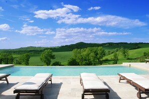 Outdoor pool - Luxury Villa + A/C Dépendance, Whirlpool, infinity Pool, Chef, Pizza, massage (Volterra)