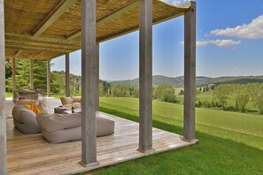 Outdoor dining - Luxury Villa + A/C Dépendance, Whirlpool, infinity Pool, Chef, Pizza, massage (Volterra)