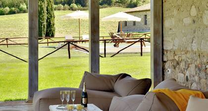 Luxury Villa + A/C Dépendance, Whirlpool, infinity Pool, Chef, Pizza, massage