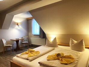 1 bedroom, desk, travel crib, WiFi - Double room, max. 2 persons - Gasthof & Pension Zur Friedenseiche (Pension) (Lohsa)