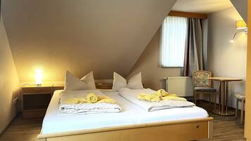 1 slaapkamer, een bureau, reisbedje, wifi