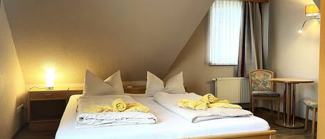 1 bedroom, desk, travel cot, WiFi