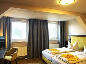 1 غرفة نوم ومكتب وسرير سفر وواي فاي