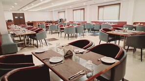 Breakfast, lunch, dinner served; local and international cuisine - The Fern Residency Bodhgaya, Series by Marriott (Gaya)