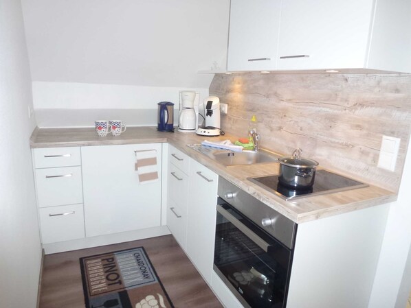 Frigorifero, forno, macchina per tè/caffè, bollitore elettrico
