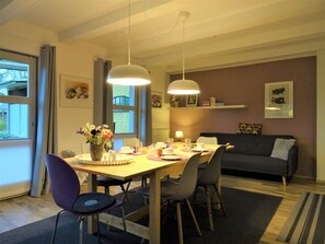 Unclassified image, 4 of 22, button