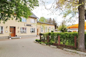 Exterior - Double room pet permitted, max. 2 persons - Gasthof & Pension Zur (Lohsa)