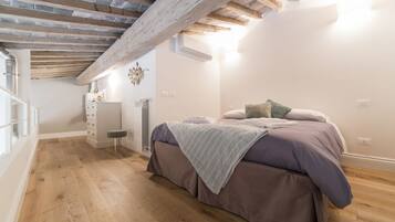 2 Schlafzimmer, BĂŒgeleisen/BĂŒgelbrett, WLAN, BettwĂ€sche