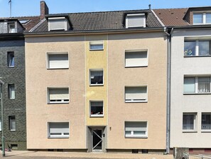 Exterior - FeWo Galliet 1: 87sqm, 2 BR, balcony, quiet & close to trade fair (NRW)