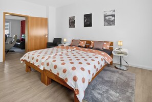 2 soverom, strykejern/-brett, reiseseng for barn og wi-fi (inkludert)