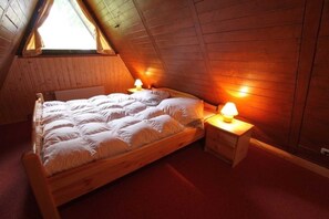 3 soverom, safe på rommet, reiseseng for barn og sengetøy