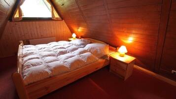 3 chambres, coffres-forts dans les chambres, lit parapluie