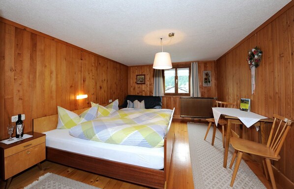 1 chambre, lit parapluie, Wi-Fi, draps fournis