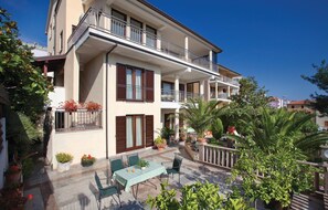 Outdoor dining - Amazing apartment in Rabac with WiFi (Rabac)