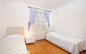 2 bedrooms, free WiFi, bed sheets - Amazing apartment in Rabac with WiFi (Rabac)