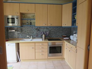 Refrigerador, microondas, horno, lavavajillas